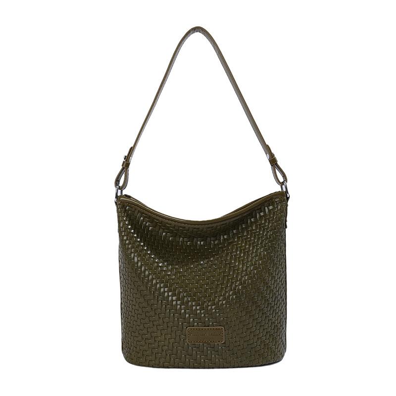New large-capacity commuter versatile handbag fashion trend woven shoulder bag personalized leather bucket bag women
