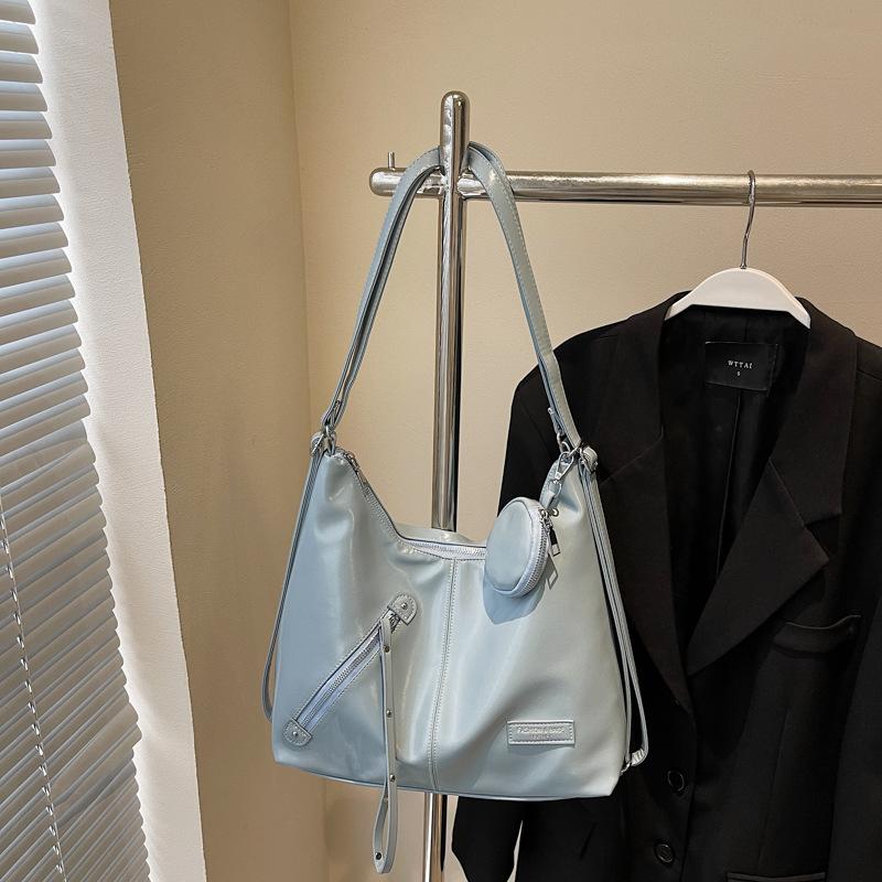 Large Capacity Backpack Women's Spring and Summer Versatile New Casual Shoulder Bag Commuter Tote Bag