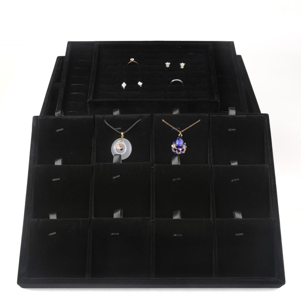 Czarna aksamitna taca na biżuterię: Pudełko ekspozycyjne na pierścionki, naszyjniki, bransoletki i wisiorki dla sprzedawców