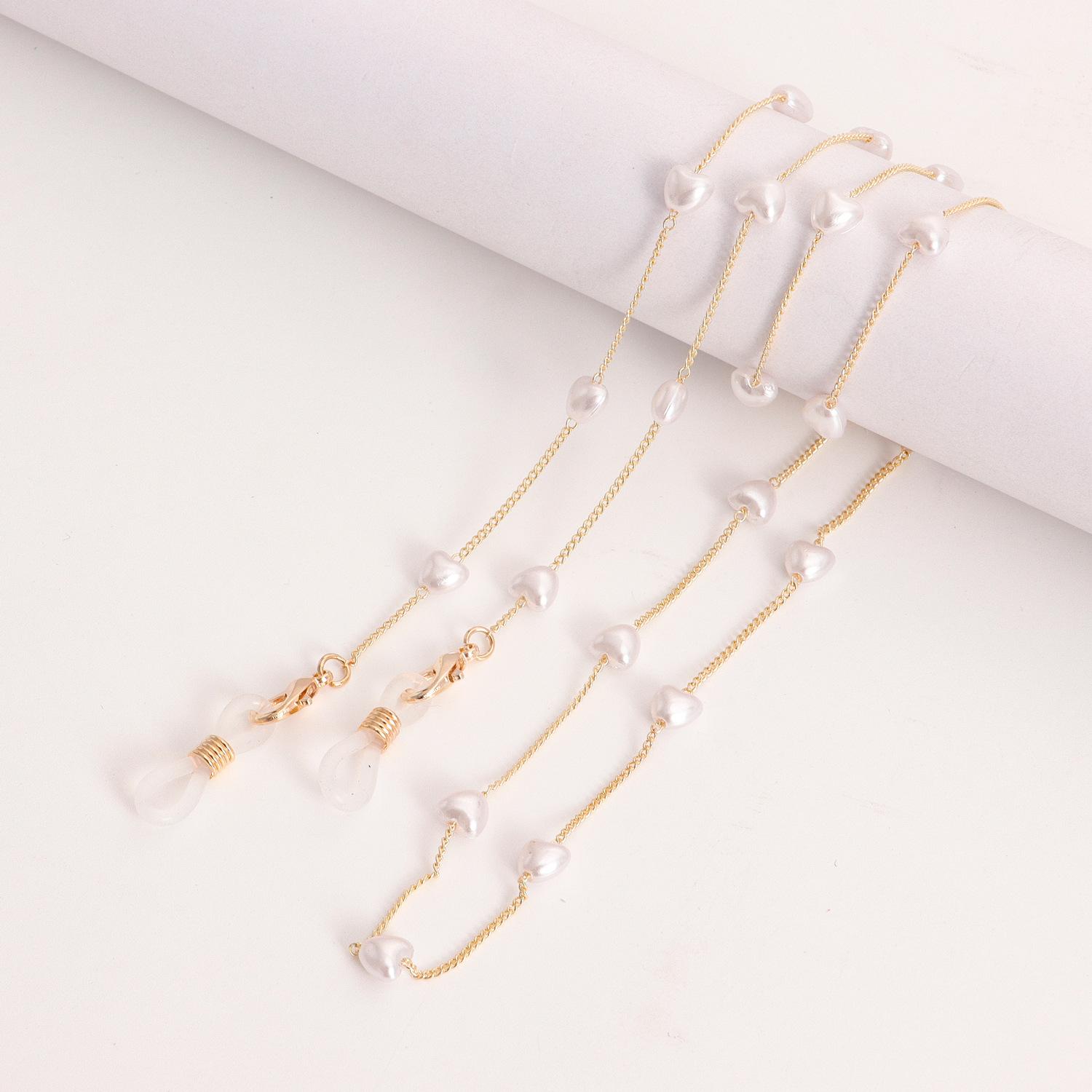 Popular masks in Europe and America, lanyard glasses, lanyard mask chain, eye chain, love pearl mask chain, eye chain, spot.