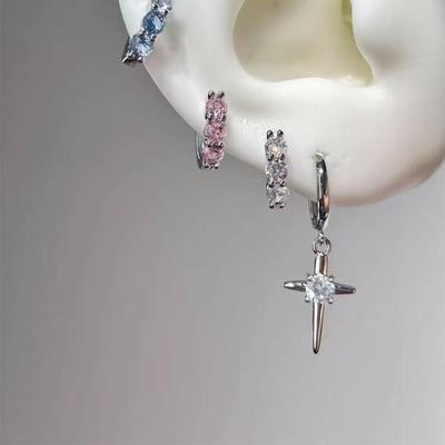 Orecchini a Bottone Esclusivi a Forma di Croce con Zirconia Scintillante – Design Fresco, Dolce, Fiabesco, Accessorio di Moda Versatile