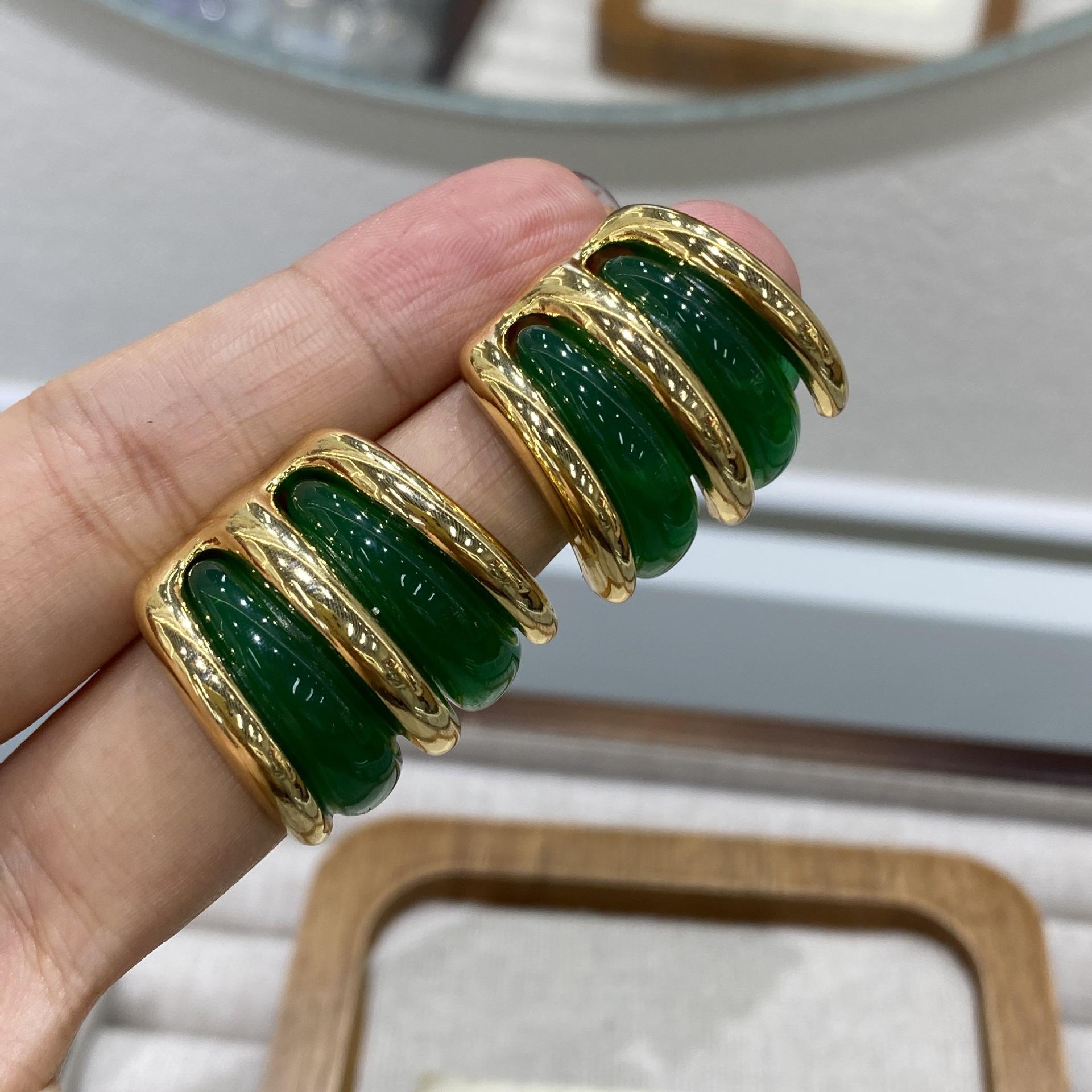 

Light Luxury High-End Double Resin Arc Earrings Women S Exquisite Unique Design Fashionable Stud Earrings