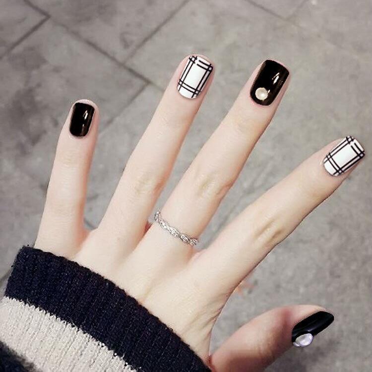 

Pearl Influencer Manicure Collection: Wearable Nail Patches