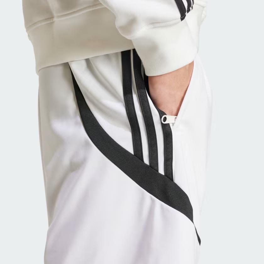 Adidas Archive Logo Embroidered Shorts IZ4828