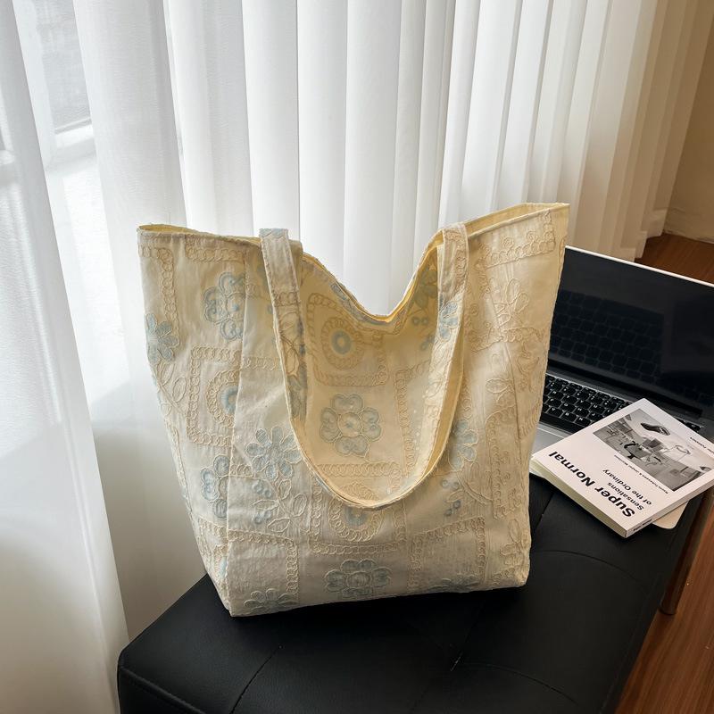 

Женская модная вышитая нейлоновая сумка-тоут в корейском стиле: Повседневная наплечная сумка большой вместимости для поездок на работу. бежевый