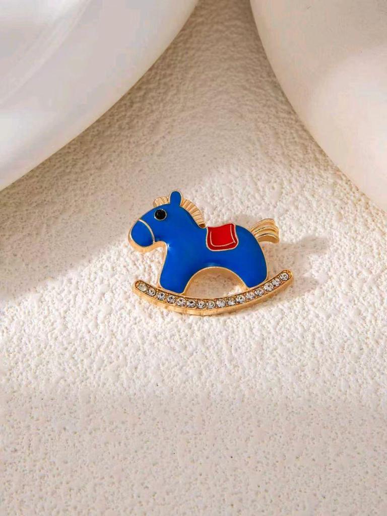 Exquisite Zodiac Horse Brooch: Festive New Year Pin & Cute Clothing Accessory