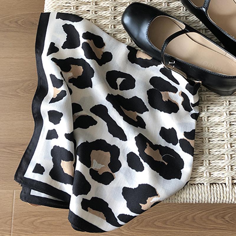 

Ретро леопардовый шарф шелковистый 70 см женский универсальный элегантный квадратный шарф чёрный