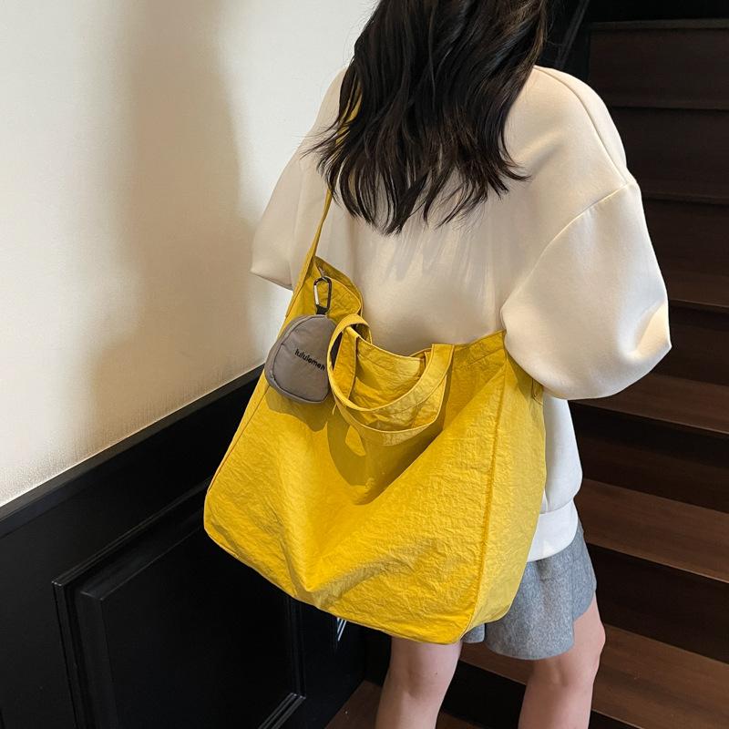 Large Capacity Bag Women's Autumn and Winter Versatile Lazy Wind Shoulder Messenger Bag Commuter Tote Bag