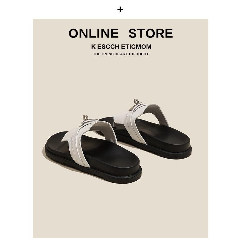 

Кожаный замок толстая подошва повседневные шлепанцы с носком женская верхняя одежда 2025 лето новый универсальный плоская подошва крутые тапочки женские 39 белый