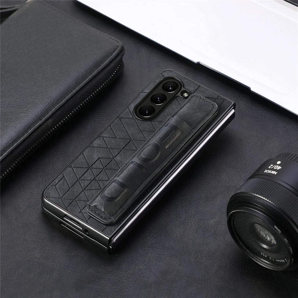 Retro Luxury Skin-Friendly Leather Parttern Phone Case For Samsung Galaxy Z Fold 7 6 5 4 3 Pen Slot Wrist Strap Protection Cover