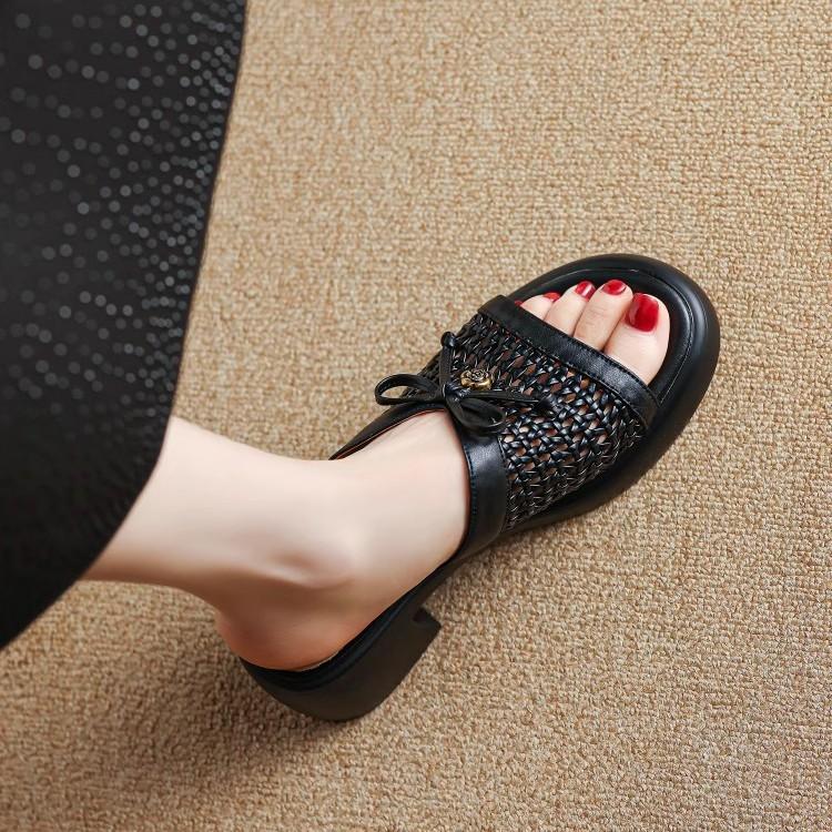 College style woven hollow thick bottom thick heel open toe cool slippers women's versatile round head bow outside wear half drag summer