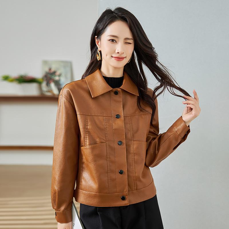 Veste Femme Simili Cuir Surface Lisse Col Rabattu Boutonnage Simple Manches Longues Poches Tempérament Rétro Veste Courte en Cuir PU pour Dames