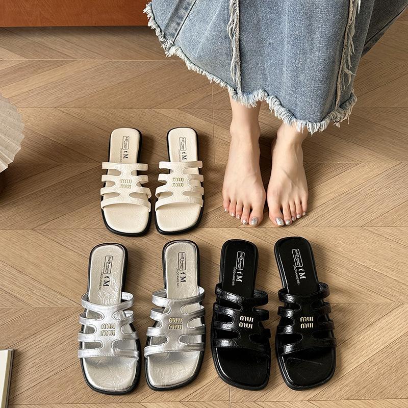 Casual Flat Sandals Silver Word New Small Beach Shoes French 2025 Outer Wear Hollow Summer Cool Slippers Women