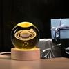 Saturna kristāla lodes lampa | Gravēta kristāla lode, nakts gaisma ar koka pamatni | USB LED galda lampa guļamistabai, birojam, mājas dekoram un dāvanai