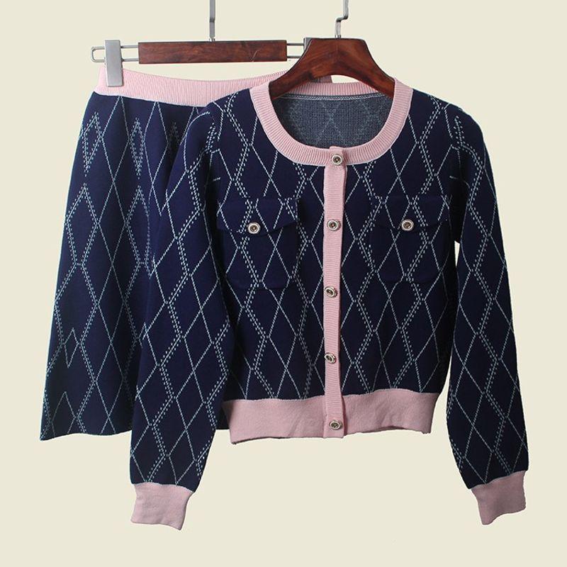 

Classic Style Knit Two-Piece Suit Women s 2024 Autumn New Arrival High-End Ladies Fashionable Knitted Cardigan Skirt Paragraph 1 (Two-piece set) All yards