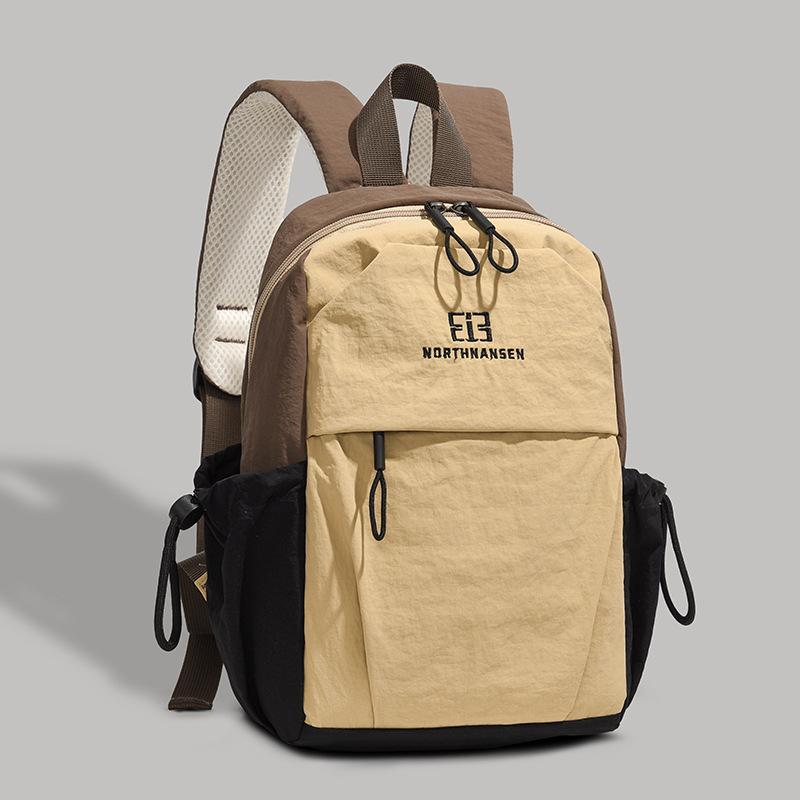 Lightweight and Versatile Backpack, New Simple Travel and Leisure, Contrasting Colors, Mountaineering Schoolbag