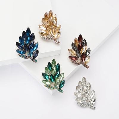 Broche en alliage de haute qualité avec strass, en forme de feuille, simple et tendance, pour vêtements de femme, bijoux de corsage, épingle à plante