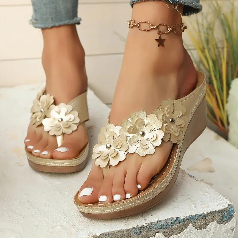 Fashion Summer Hawaiian Floral Rome Scan Wedge Beach Shoes 2025 New Slipers Women Low Rubber Flip Flops Platform Sabot Ladies' Slippers