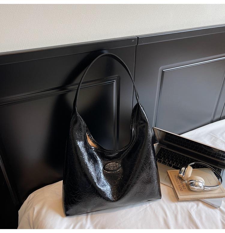 Premium Sense Large Capacity Tote Bag Women's 2025 New Retro Underarm Commuter Bag Fashion Casual Shoulder Bag Tide