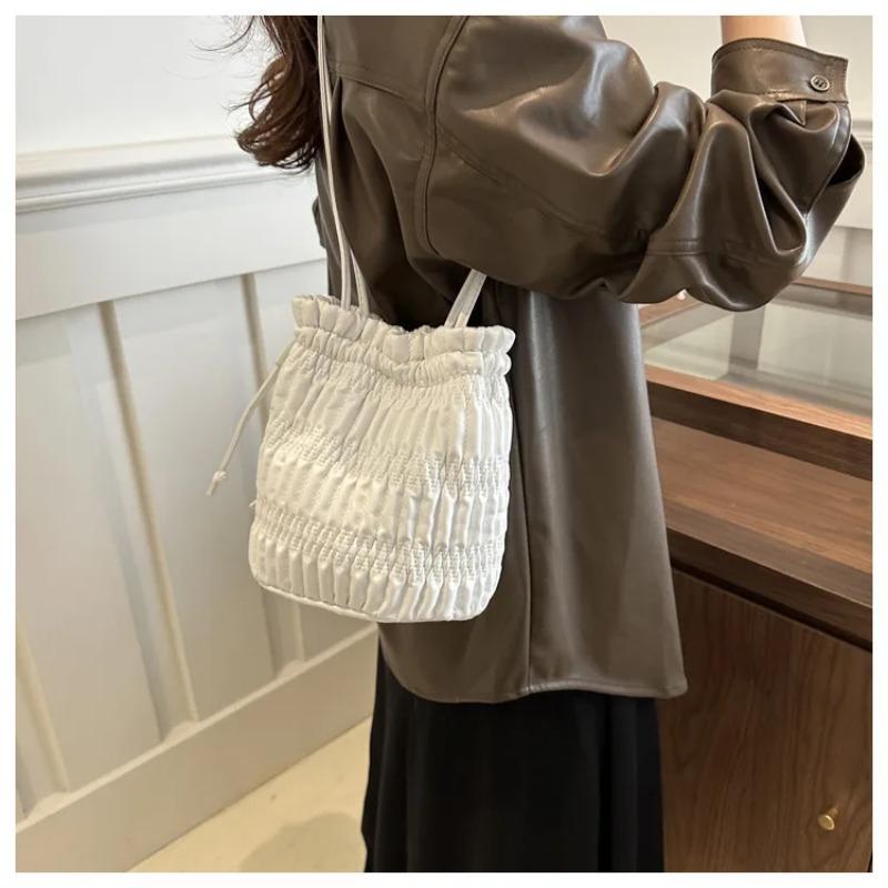 Серебряные плиссированные сумки-ведра на шнурке — фото 16