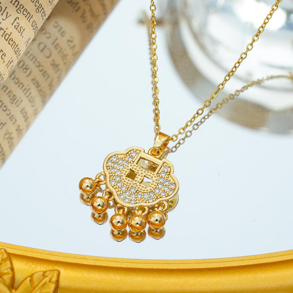 Ping An Lock Pendant Necklace Clampsia Chain Niche Temperament