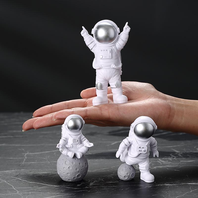 Small Resin Astronaut Figurine - Perfect for Home Decor, Valentine's, or Birthday Gift