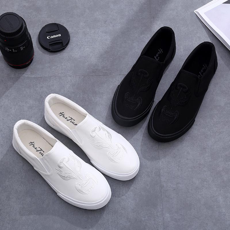 Chinese Style White Sneakers Men Embroidery Casual Shoes Slip on Canvas Shoes Men Loafers Comfortable Vulcanized Shoes