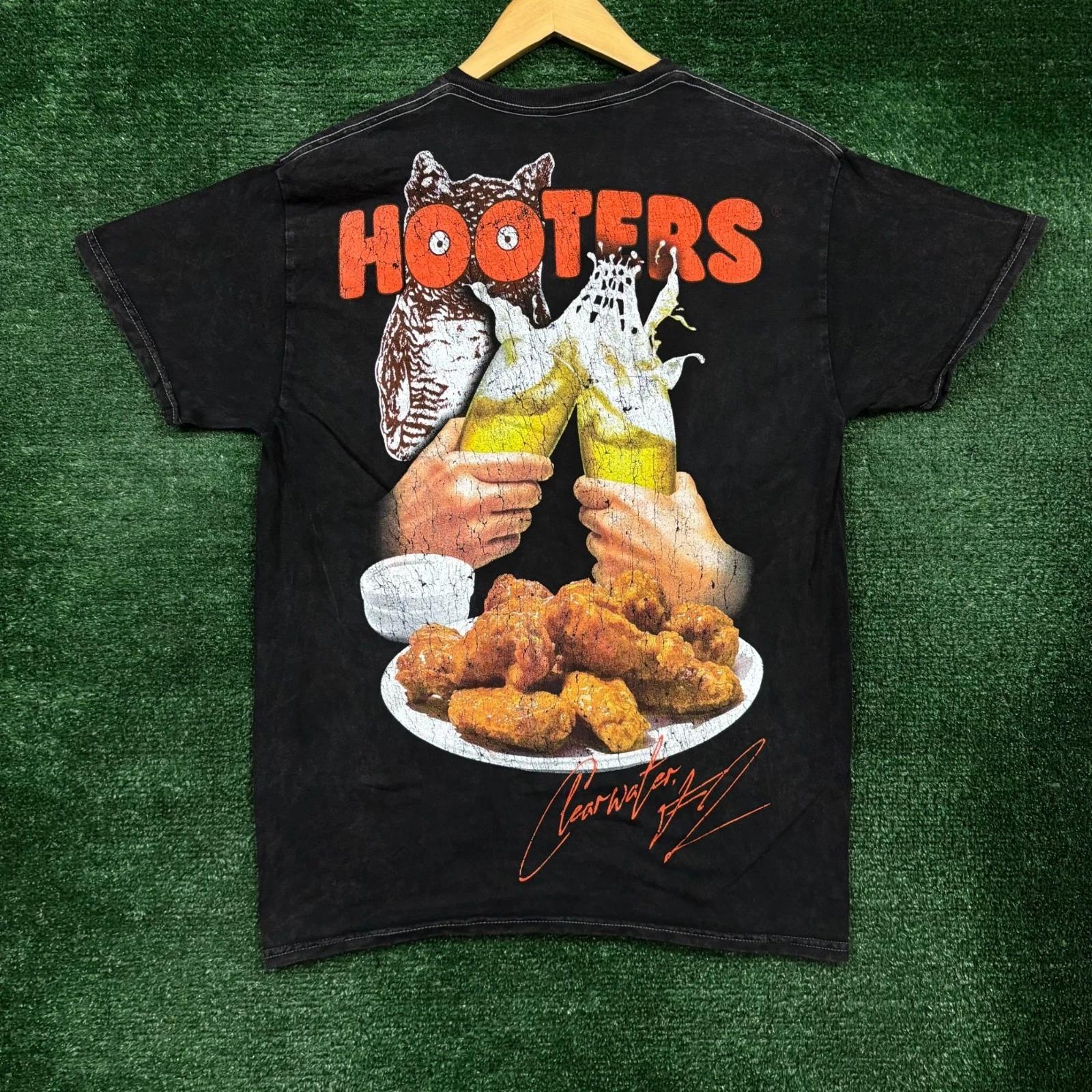 Hooters Clearwater Mineral Wash T-shirt Size Medium M