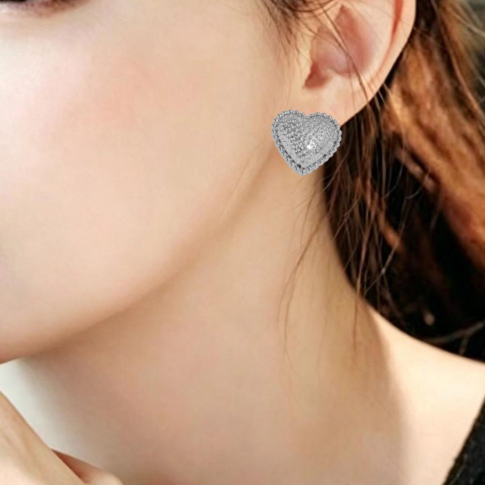 Exaggerated Metal Heart Earrings: Frosted Grain, Street Style, High-End Fashion