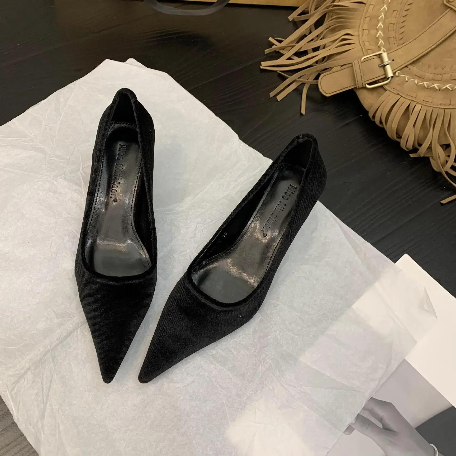 

Женские туфли-лодочки на низком каблуке с острым носком, бархатные слипоны, удобные женские туфли на каблуке-шпильке 5 см, винно-красные, летние туфли на высоком каблуке 2024, новинка 35 чёрный