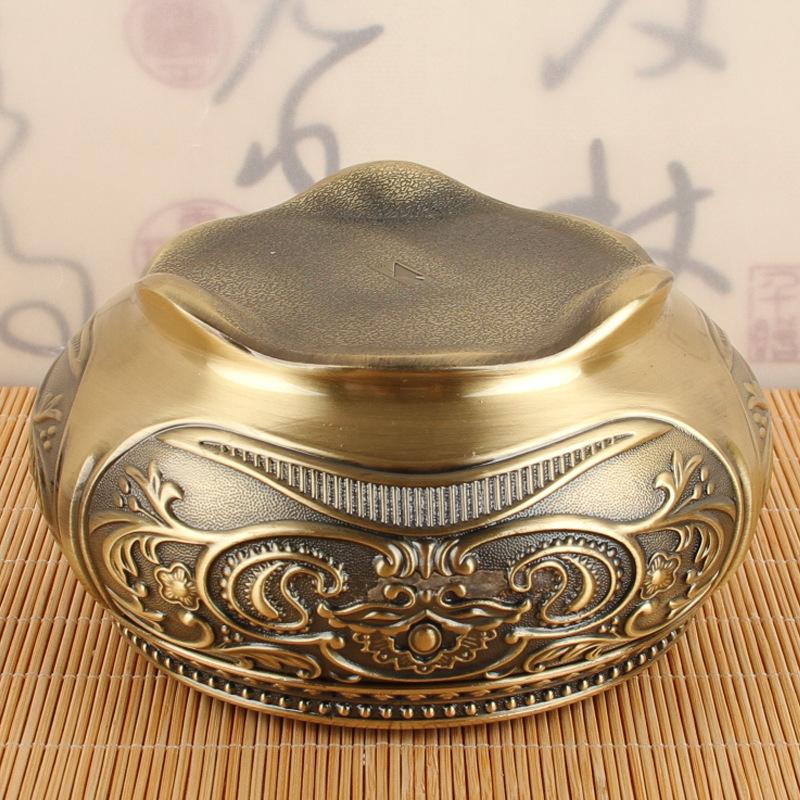 European light luxury ashtray with cover bedroom anti-fly ash household creative personality trend living room retro bronze ashtray
