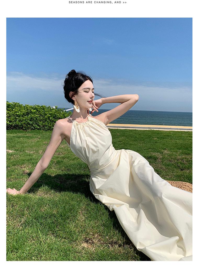 Design-Sense Waist-Baring Halter Dress: Slimming, Tie-Waist, Super-Fairy, Large-Hemmed Vacation Dress