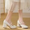 Neue chinesische Satin Mary Jane Damenschuhe 2025 neu Frühling und Sommer Stickerei mit Rock mittlerer Absatz Französisch leichte Mund Einzelne Schuhe