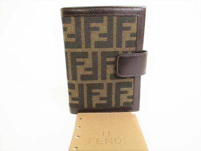 Kufry a tašky – Značkové kabelky a peněženky second hand