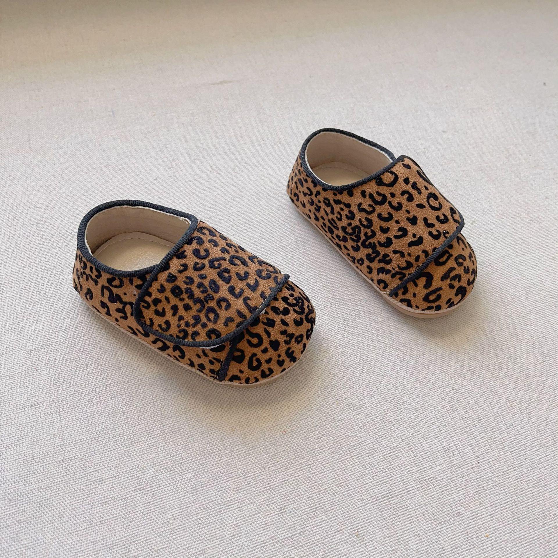 

Корейські дитячі кросівки на липучках для ходьби - Нековзні, М яка підошва, 3D флокування, Леопардовий принт M (12 cm) коричневий