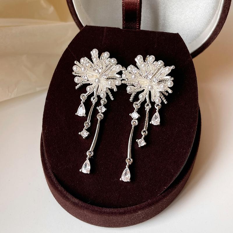 Light Luxury Micro Inlaid Zircon Pearl Metal Flower Shaped Earrings Korean Style Trendy Jewelry Unusual Accessories For Women