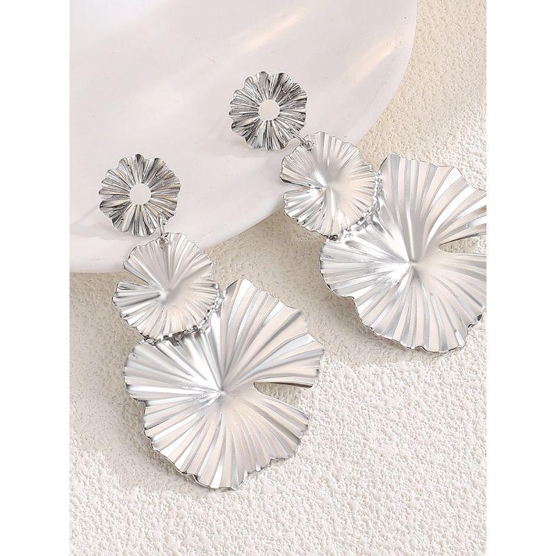 Exaggerated Earrings for Women, Large Petals, Retro 2026 New Popular Style, High-End European and American Style Earrings, Niche Design Ear Studs