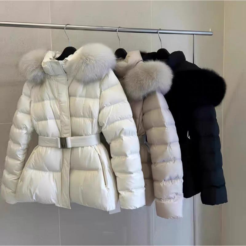 Winter neue schlanke Taille und dünne verdickte Daunenbaumwollkleidung Damen große Pelzkragenjacke