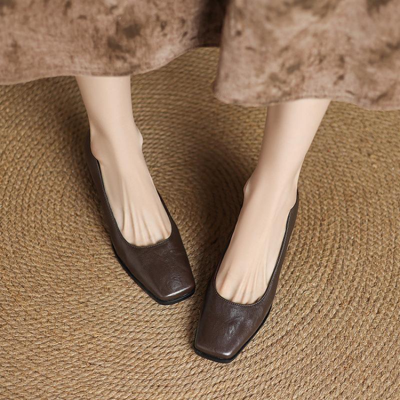 New women's fashion single shoes solid color square head medium heel large size shoes rubber sole four seasons wear square heel casual women's shoes