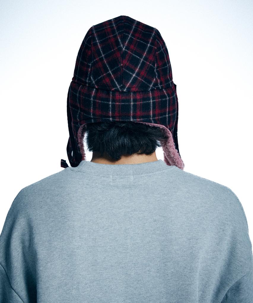 Yueolssesi Fuzzy Bunny Check Trapper Hat (Red)
