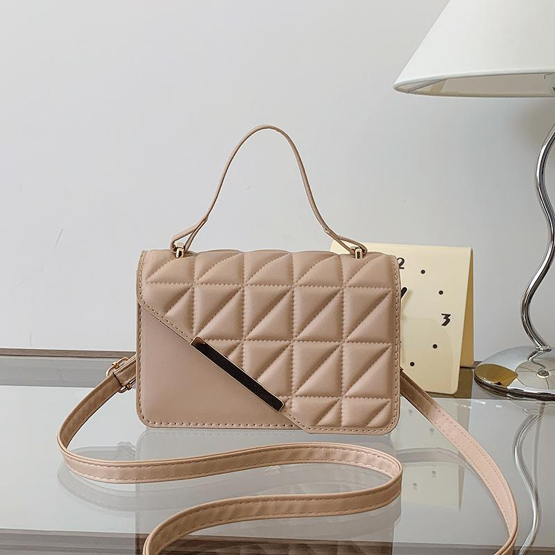 

Универсальная, простая и модная, нишевый дизайнерский сенс, ромбовидное углубление, весенняя новая сумочка, женское ощущение высокого класса, мессенджер в иностранном стиле хаки