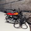 Cartoon Hip Hop Mini Klein Motorrad Schlüsselanhänger Kreative Persönlichkeit Paar Tasche Tide Cool Spielzeug Modell Anhänger Kleines Geschenk