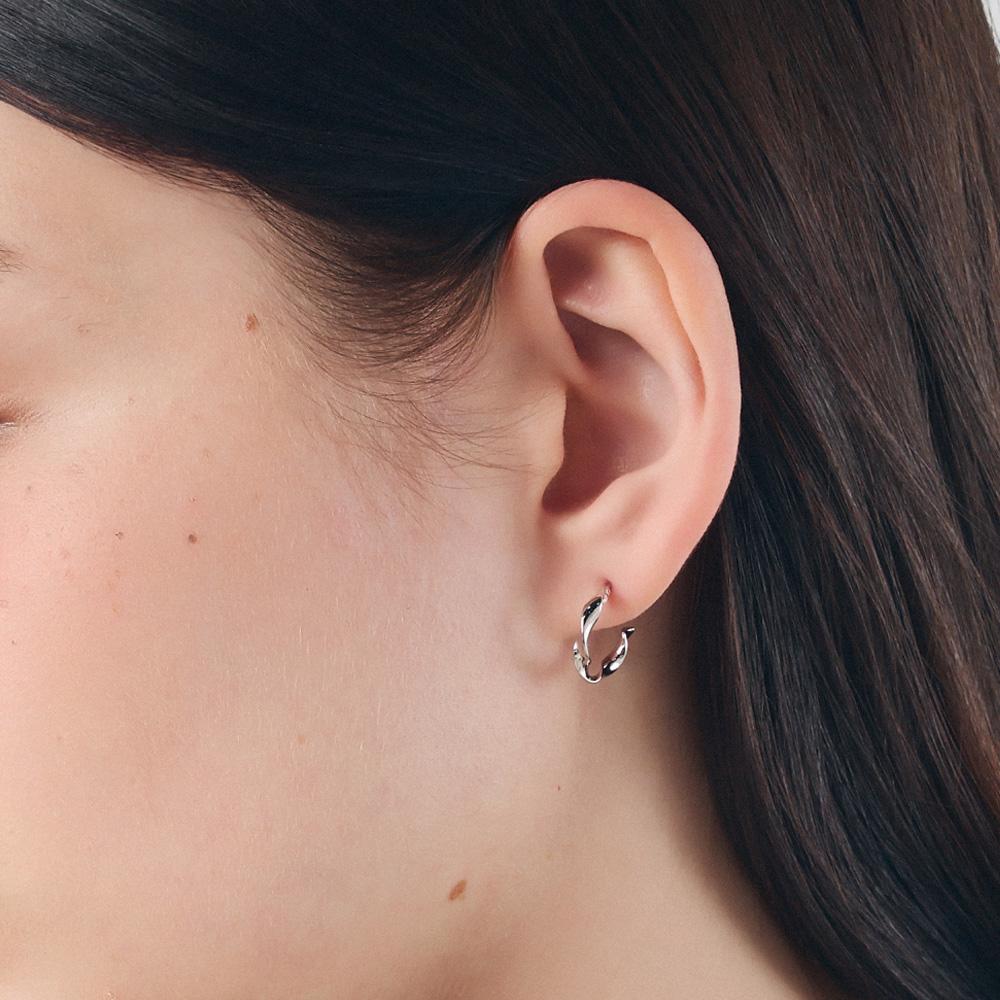 Minimal Wavy Twist Earrings