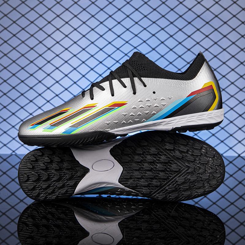 Football shoes men's one nail seamless adult training students new fly-woven sports broken low-top 2025 long nails