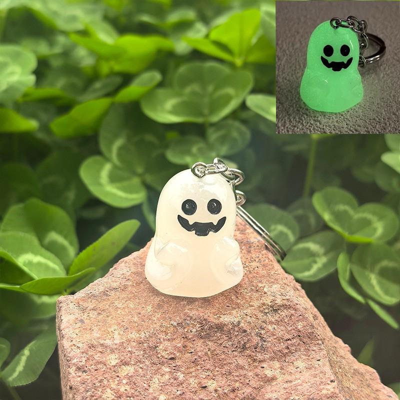 

Cute Ghost Keychain Glow-In-The-Dark Bag Charms 3D Halloween Doll Keychains Accessories Halloween Party Favors Kids Present