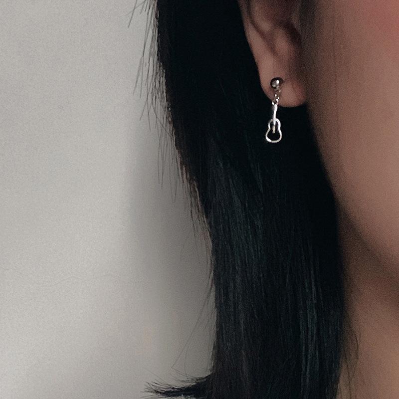 Art Cute Little Guitar Earrings Female Minimalist Creative Student Mini Music Note Stud Earrings Asymmetrical Earrings Female