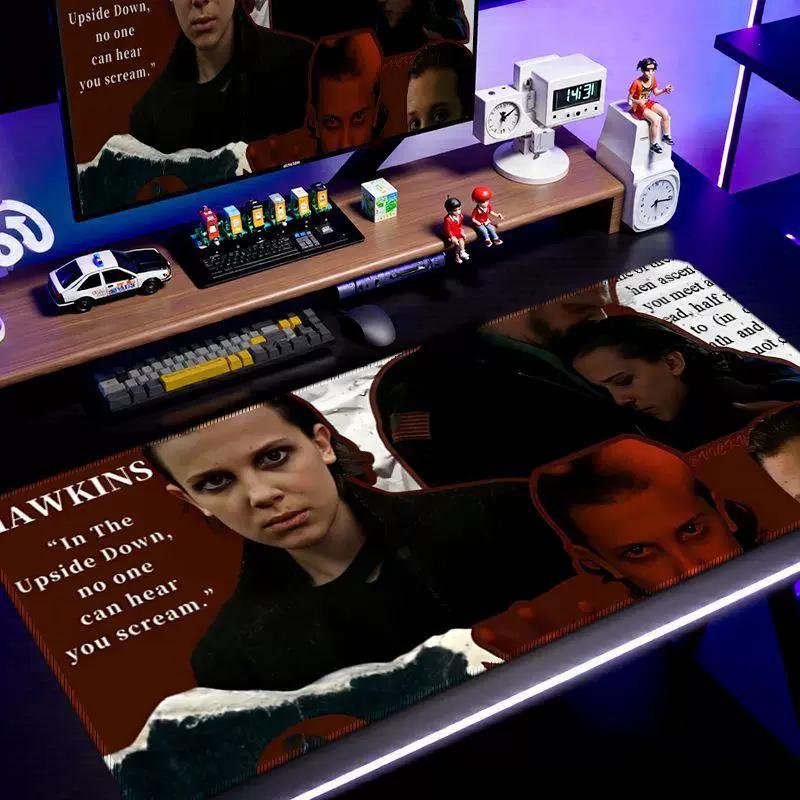 Neues High-Definition-Druck Stranger Things Leder-Mauspad Übergröße Film-Ausschnitt Schreibtischunterlage für Wohnheim E-Sport Anti-Rutsch-Maus-Tastatur-Pad Tischmatte