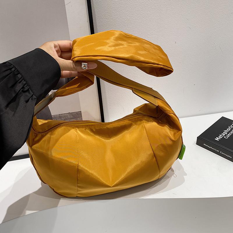 Trendy 2024 Summer Minimalist Crossbody Pillow Bag Stylish Shoulder Bag For Everyday Use