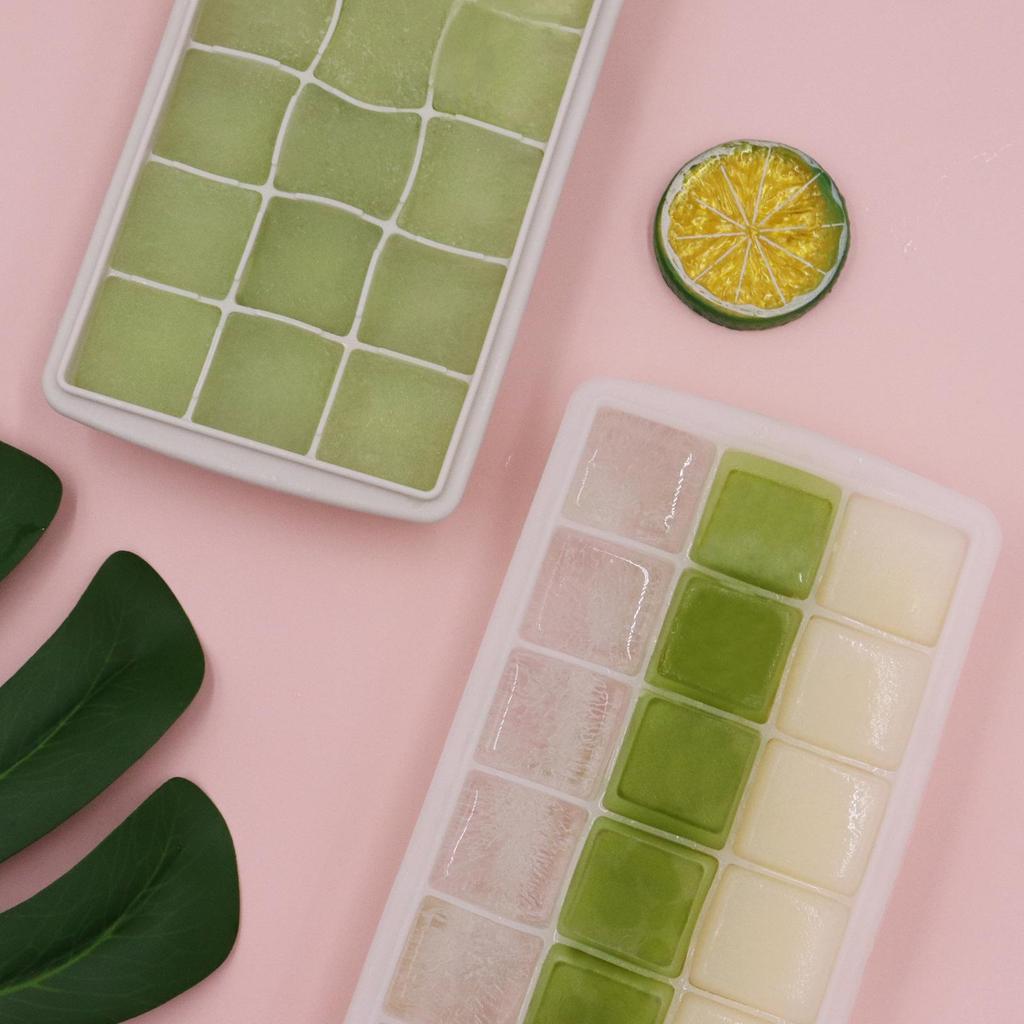 Silicone Ice Tray with Lid - 21 Compartment Fresh-Keeping Box for Cocktail Ice Cubes