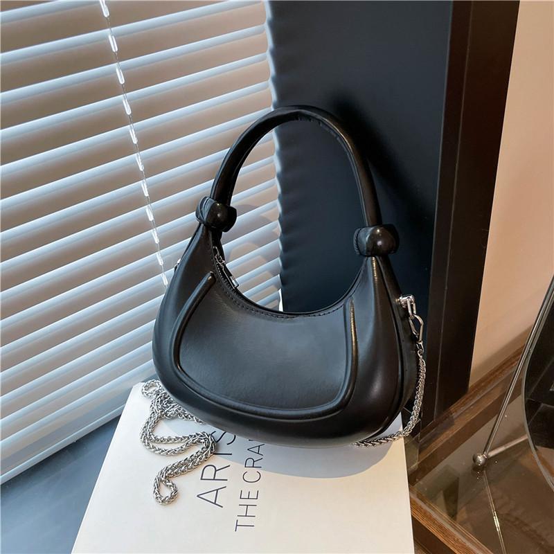 Niche Design Versatile Messenger Bag Women's 2025 Spring and Summer New Trendy Retro Portable Crescent Bag Shoulder Handbag